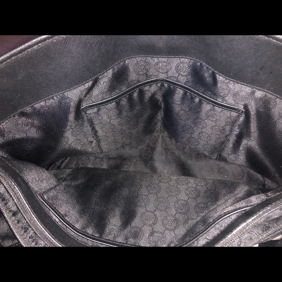 Michael Kors Medium Multi Function Tote - Picture 5 of 8